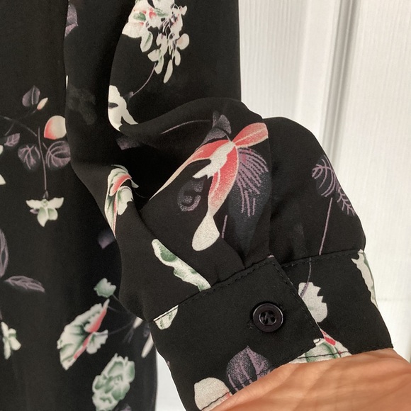 Black floral flowy top - Picture 4 of 5